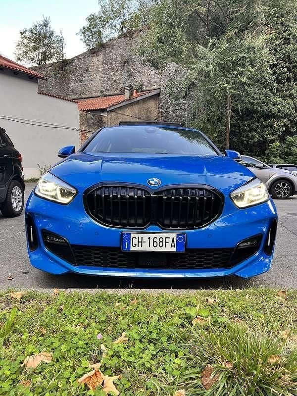Usata BMW 116 M Sport 116 CV (85 kW) 2022 Blu/azzurro Utilitaria