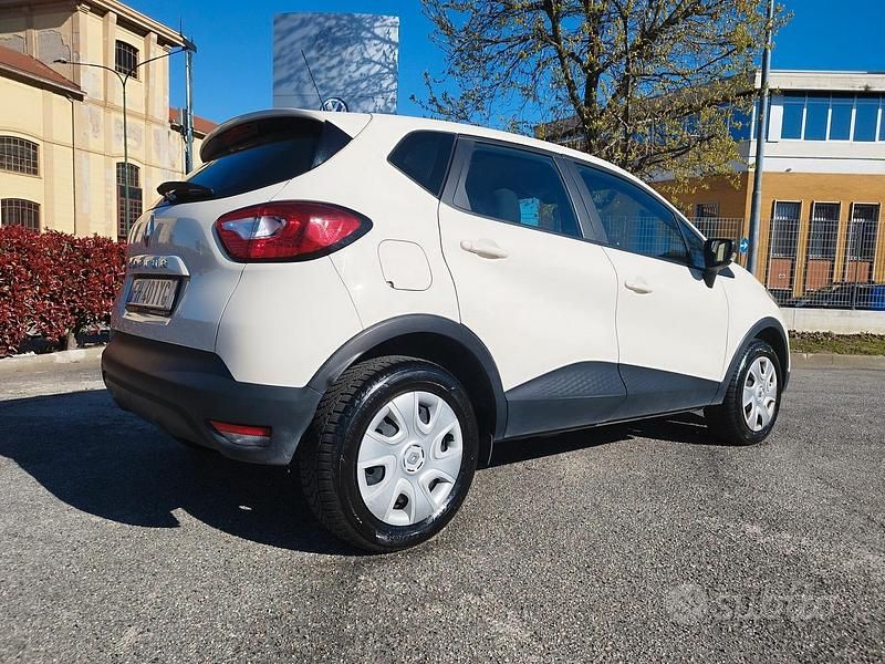 Usata Renault Captur 90 CV (66 kW) 2017 Beige SUV