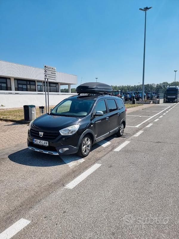 Usata Dacia Lodgy Stepway 107 CV (78 kW) 2015 Nero Monovolume