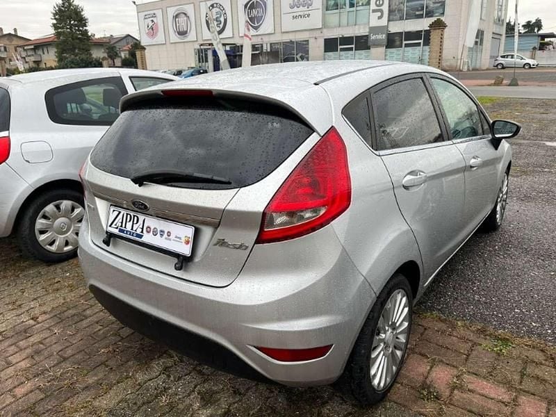 Usata Ford Fiesta 68 CV (50 kW) 2009 Grigio Berlina