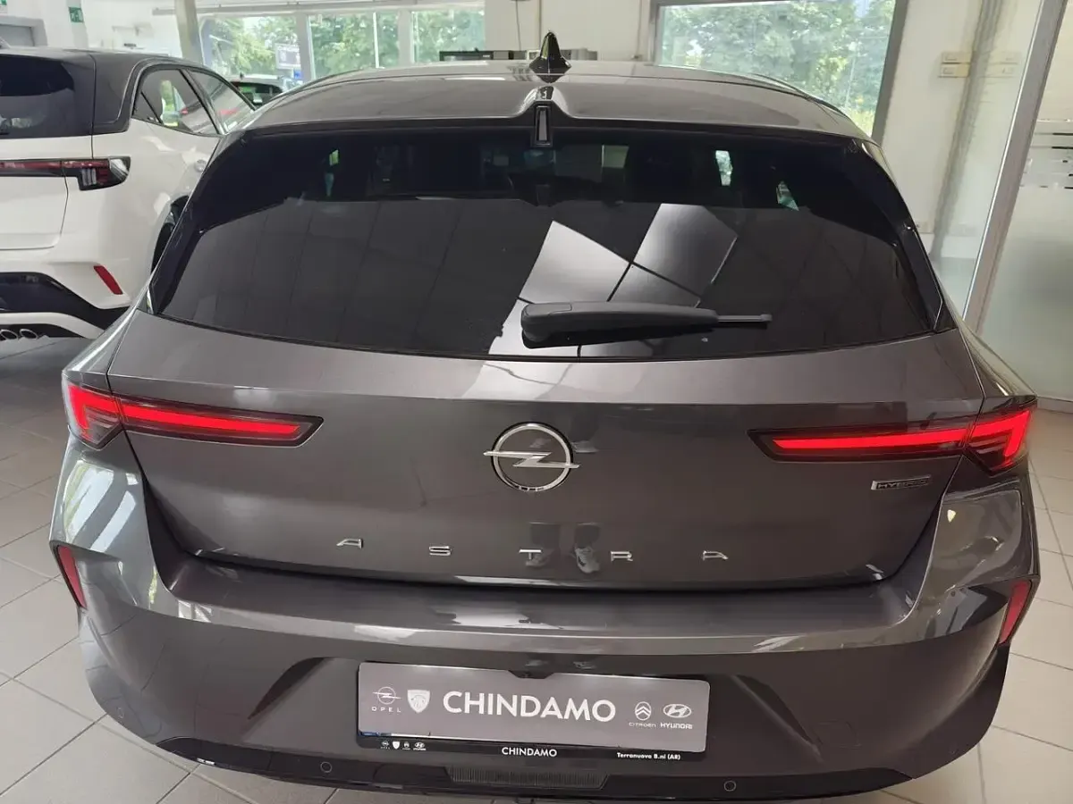 Usata Opel Astra Ultimate 149 CV (109 kW) 2024 Grigio Utilitaria