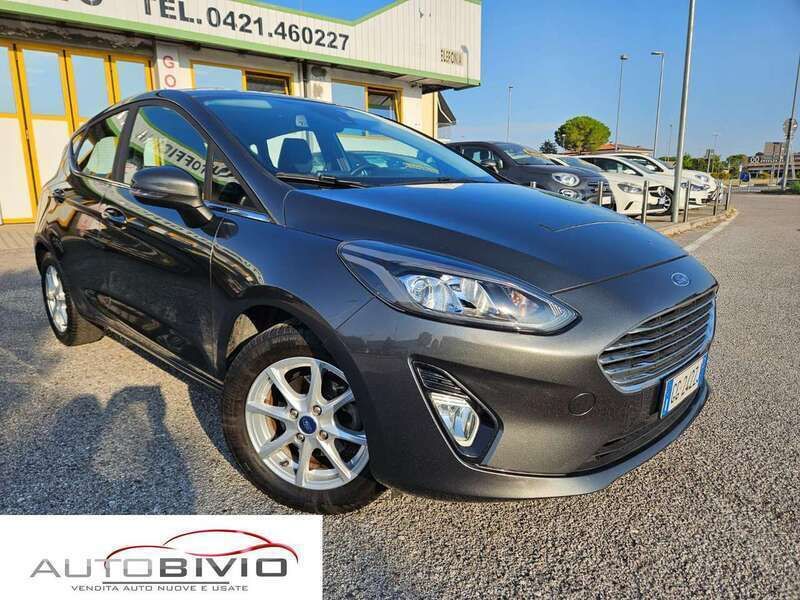 Grigio Usata 2021 Ford Fiesta Titanium Due volumi | 13.500 € (Buon prezzo) - Immagine 1/4