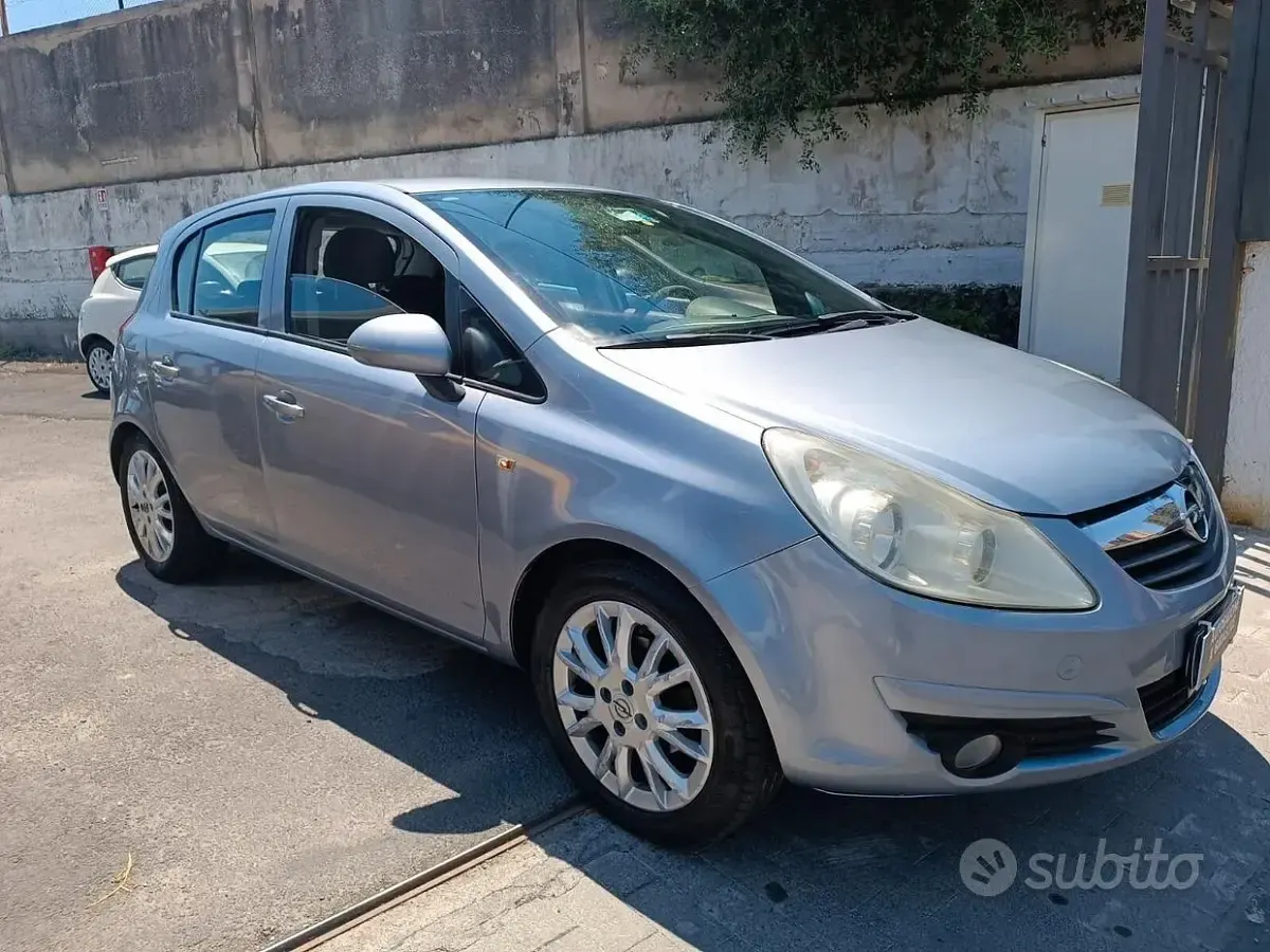 Usata Opel Corsa Cosmo 75 CV (55 kW) 2009 Blu Utilitaria
