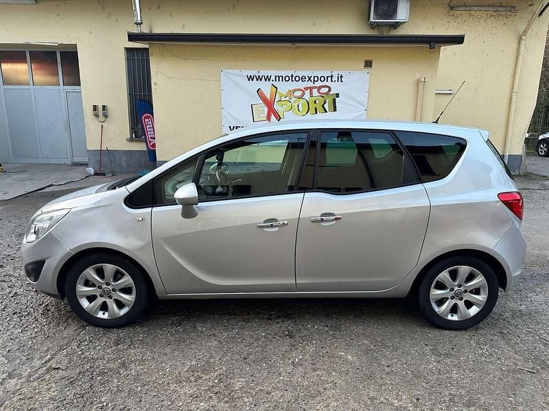 Usata Opel Meriva Cosmo 120 CV (88 kW) 2012 Argento Monovolume