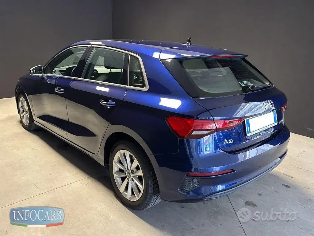 Usata Audi A3 Business 150 CV (110 kW) 2021 Blu metallizzato Berlina