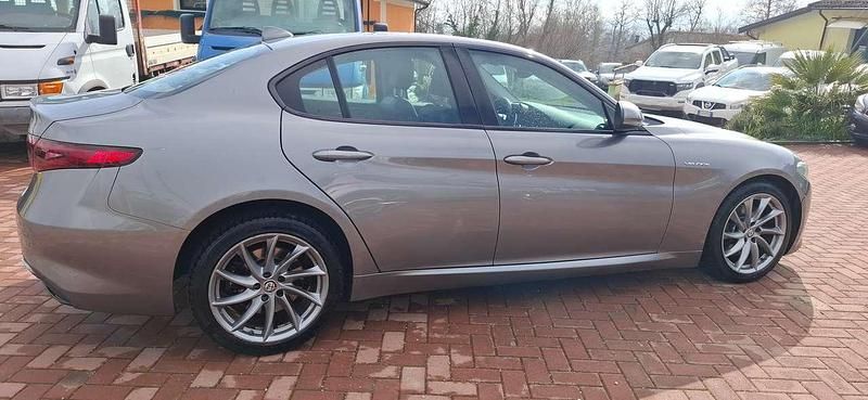 Occasion Alfa Romeo Giulia Veloce 211 ch (155 kW) 2017 Argent Berline