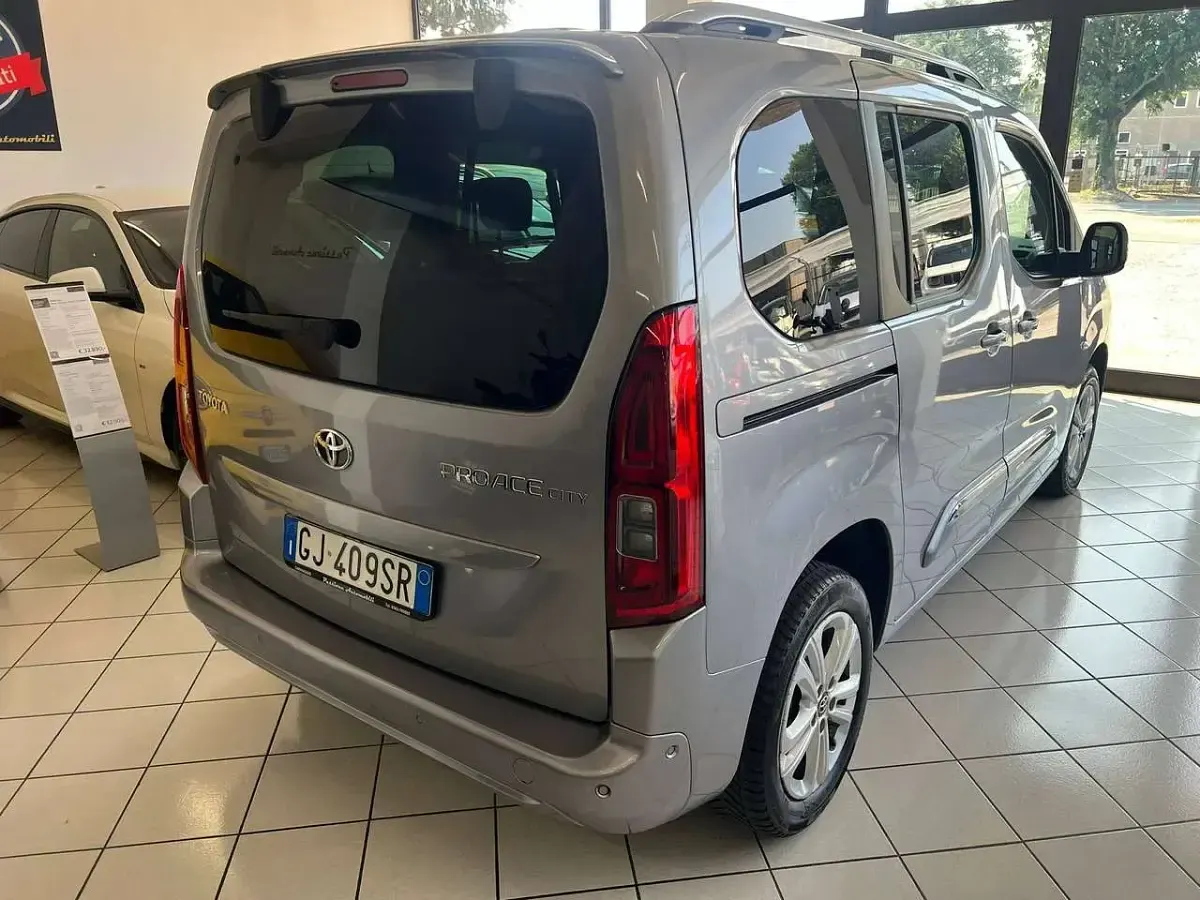 Usata Toyota Proace Verso City 131 CV (96 kW) 2022 Argento Station wagon