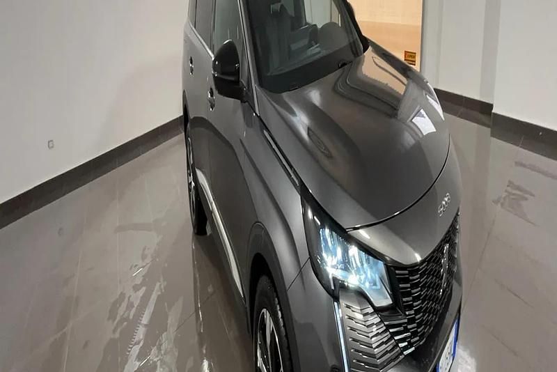 Usata Peugeot 5008 Allure 131 CV (96 kW) 2024 Grigio platinium SUV