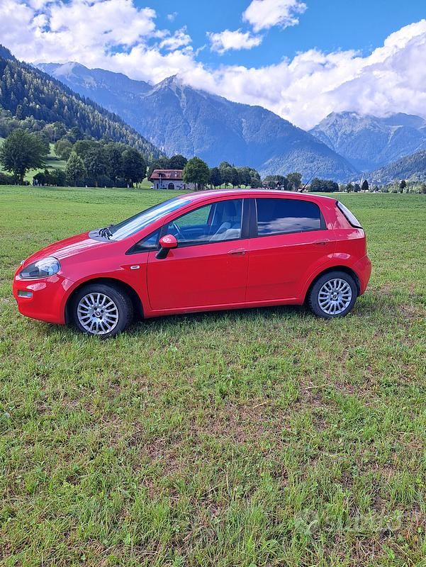 Usata Fiat Punto 69 CV (50 kW) 2012 Rosso Utilitaria
