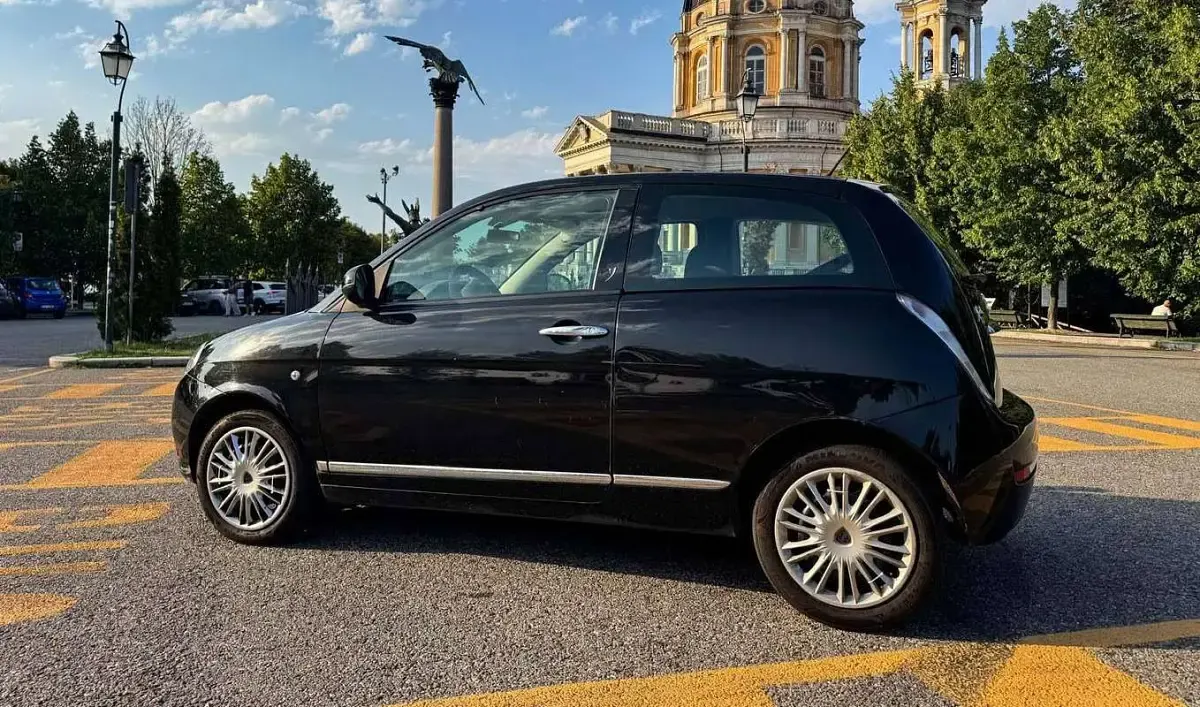 Usata Lancia Ypsilon 75 CV (55 kW) 2011 Nero Utilitaria