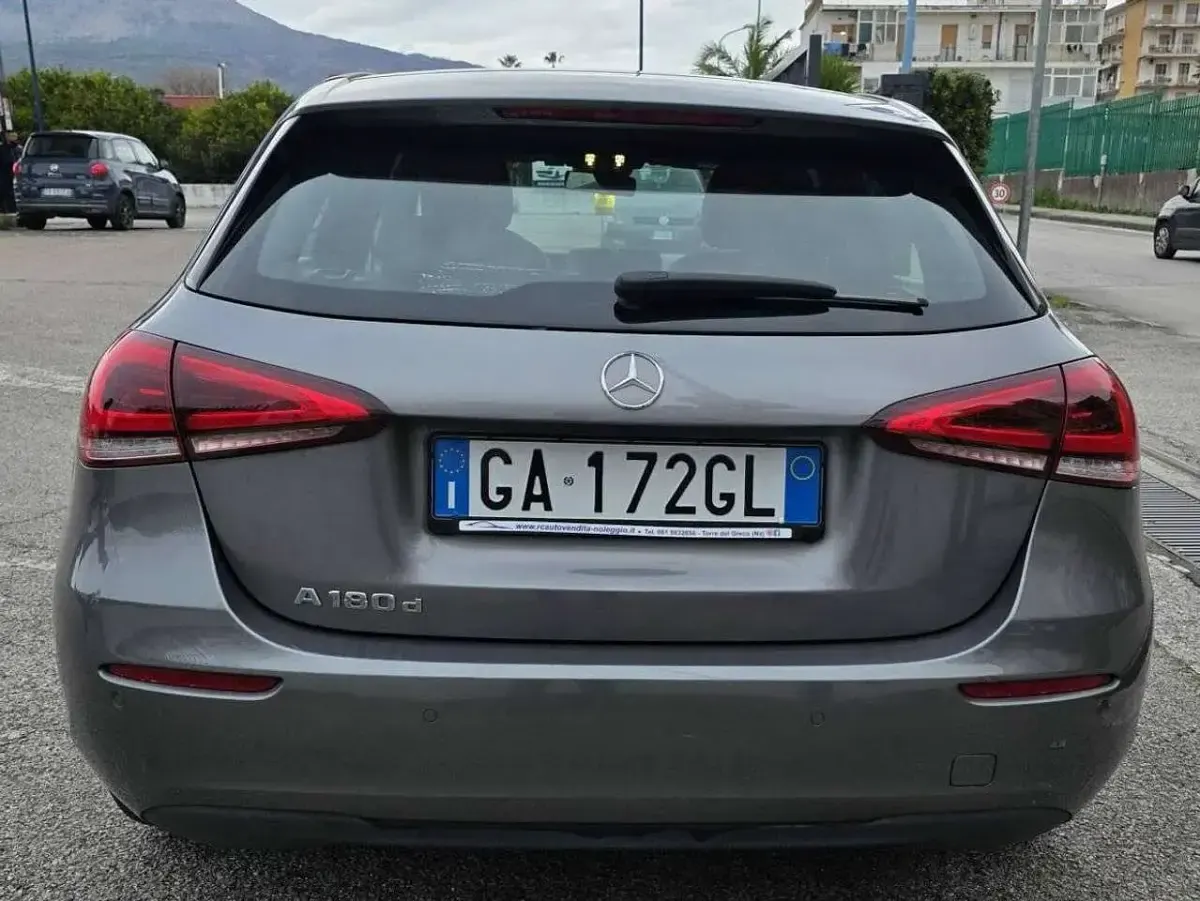 Usata Mercedes A180 Business 116 CV (85 kW) 2020 Grigio Berlina