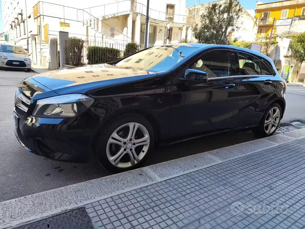 Usata Mercedes A180 110 CV (80 kW) 2014 Nero Berlina