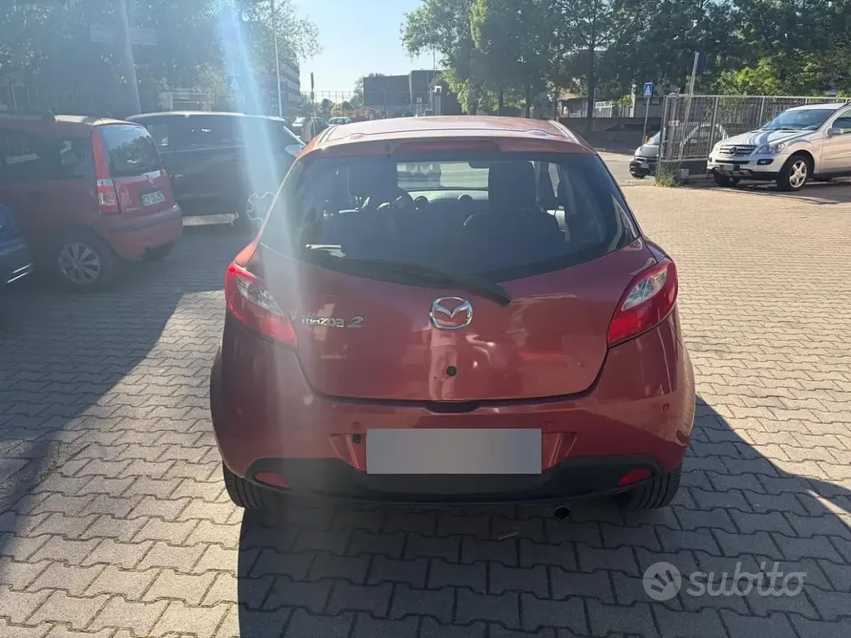 Usata Mazda 2 75 CV (55 kW) 2008 Rosso Utilitaria