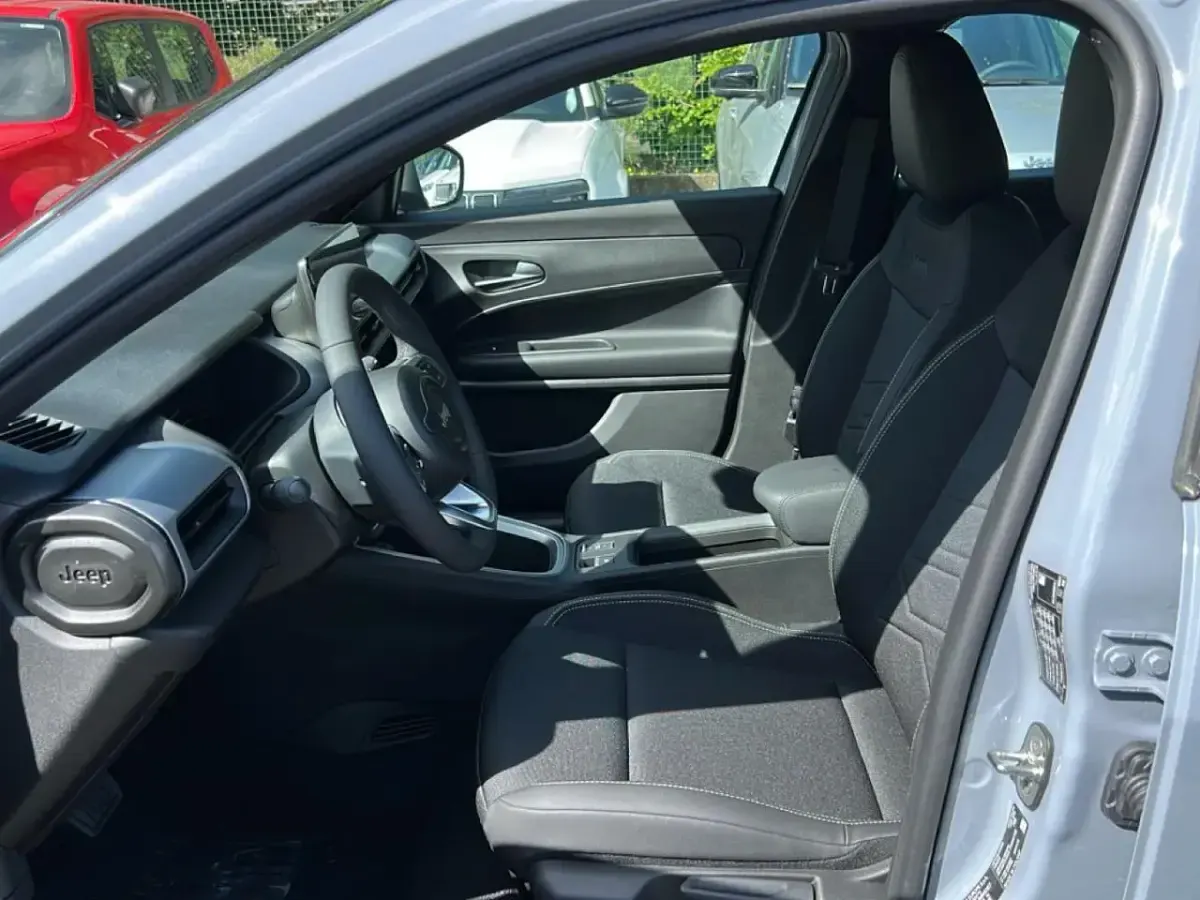Nuova Jeep Avenger Altitude 110 CV (80 kW) 2026 Grigio SUV