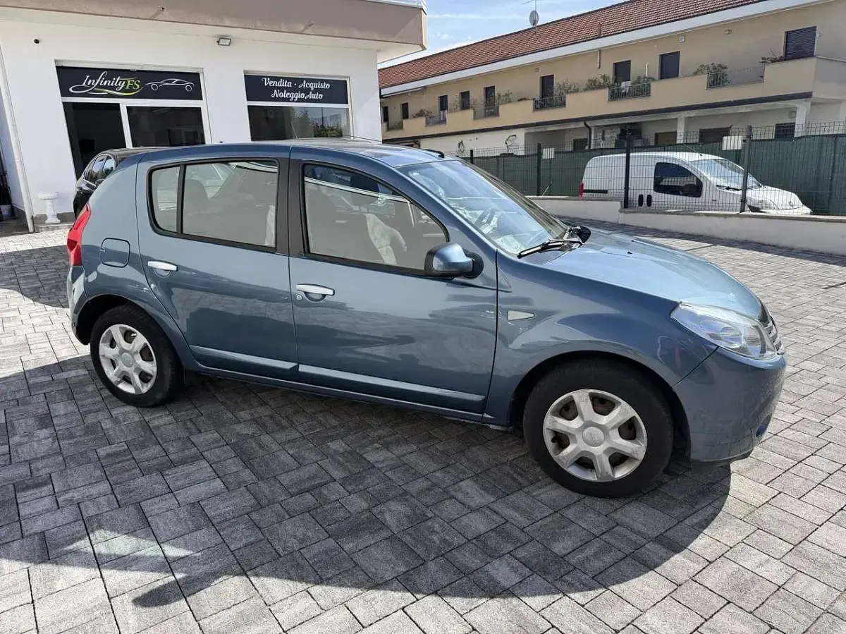 Usata Dacia Sandero Lauréate 75 CV (55 kW) 2012 Blu/azzurro Berlina