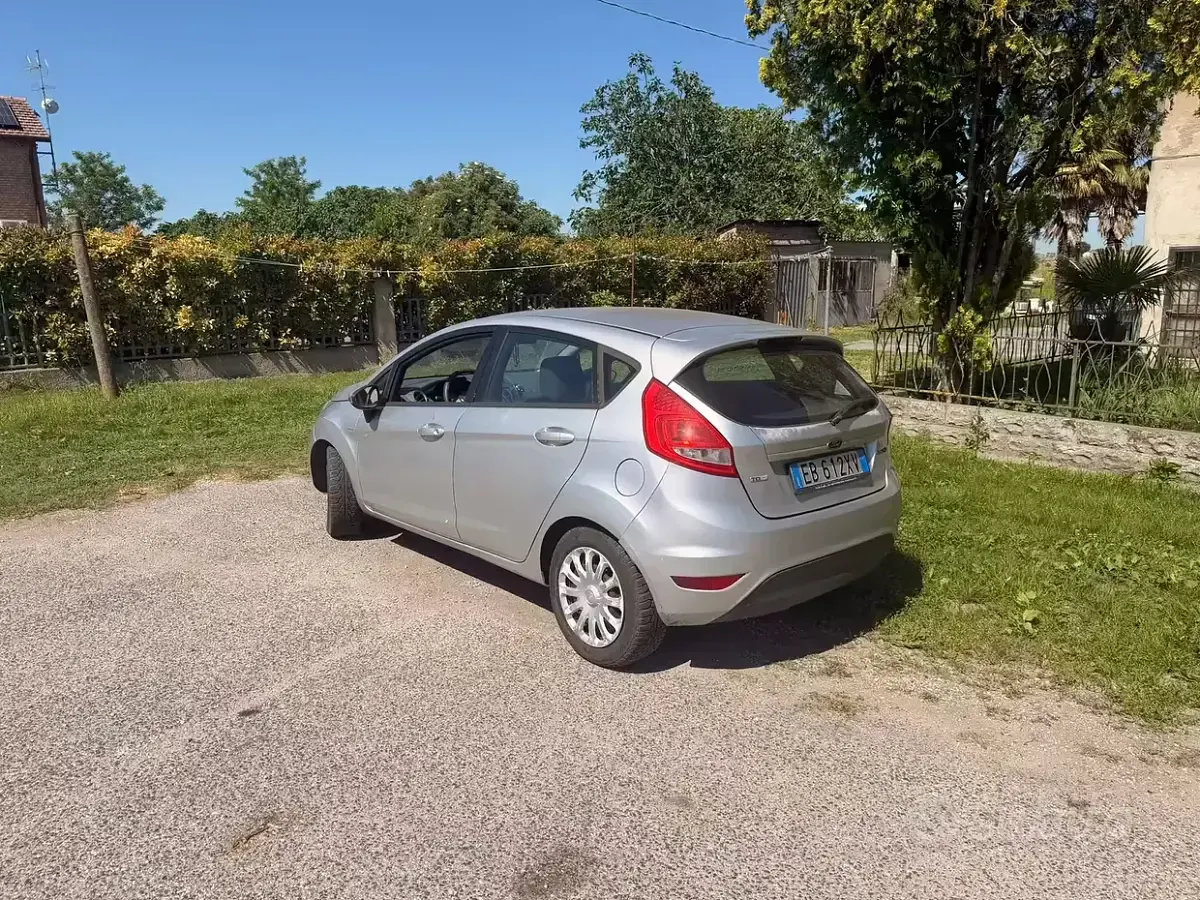 Usata Ford Fiesta 68 CV (50 kW) 2010 Berlina