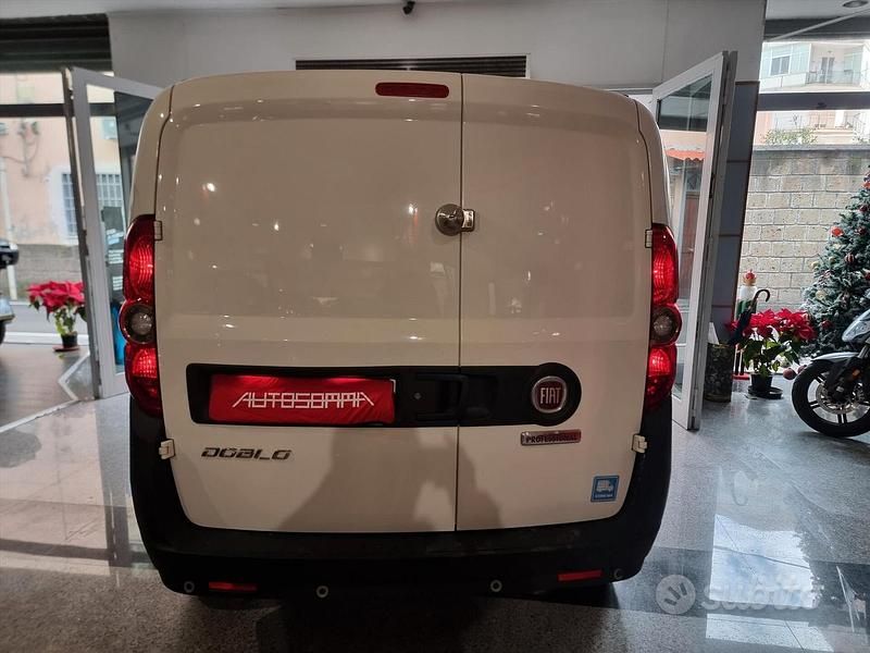 Usado Fiat Doblò Easy 95 HP (69 kW) 2021 Branco Monovolume