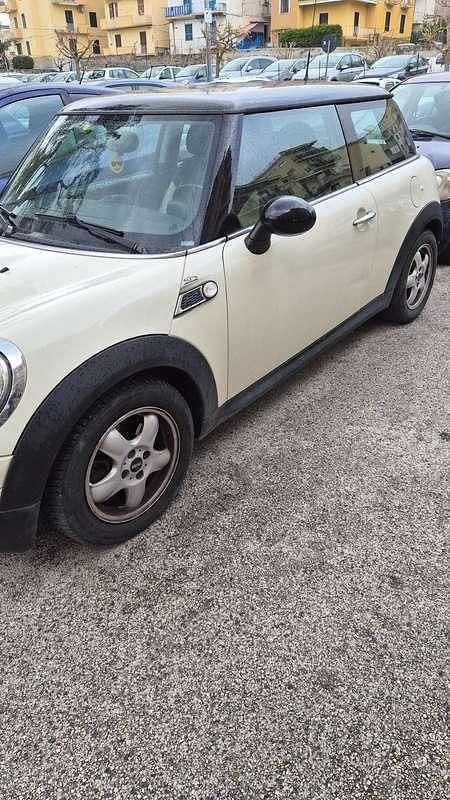 Usata Mini Cooper 75 CV (55 kW) 2010 Bianco Utilitaria