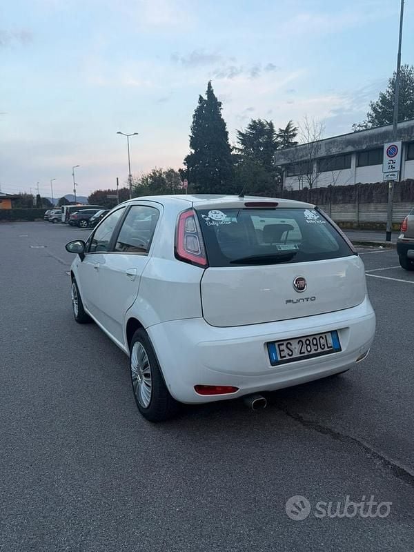 Usata Fiat Grande Punto 75 CV (55 kW) 2013 Bianco Utilitaria