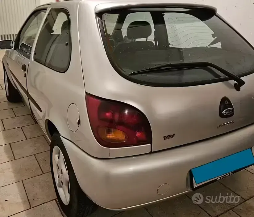 Usata Ford Fiesta 75 CV (55 kW) 1997 Grigio Utilitaria