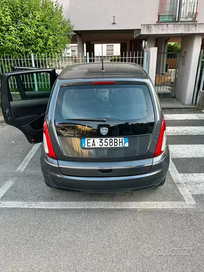 Usata Lancia Musa 77 CV (56 kW) 2010 Bluazzurro Monovolume
