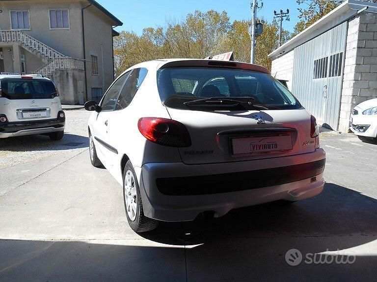 Usata Peugeot 206 60 CV (44 kW) 2010 Bianco Berlina