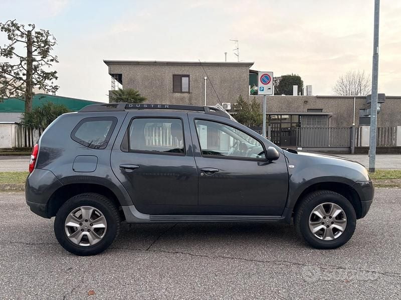 Usata Dacia Duster 110 CV (80 kW) 2015 Grigio SUV