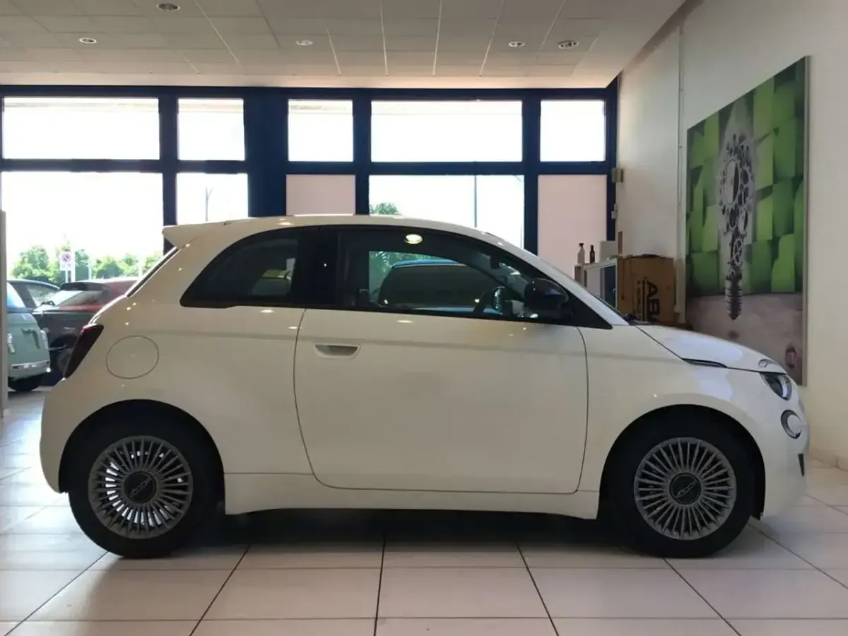 Nuevo Fiat 500 Icon 65 CV (47 kW) 2026 Blanco Berlina