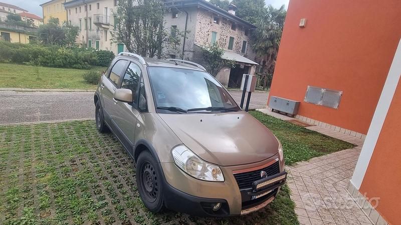 Usata Fiat Sedici 107 CV (78 kW) 2006 Marrone SUV