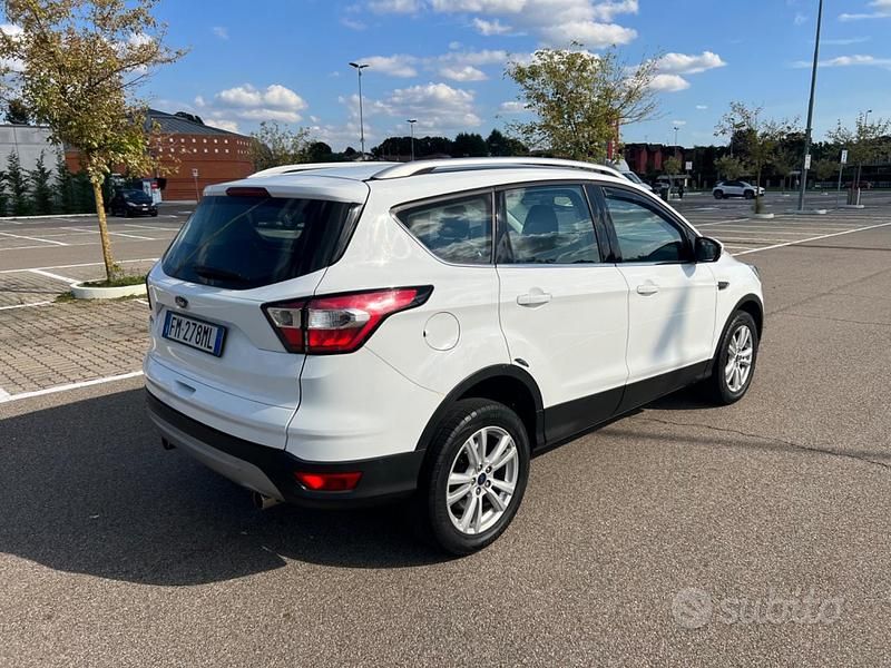 Usata Ford Kuga Titanium 120 CV (88 kW) 2017 Bianco SUV