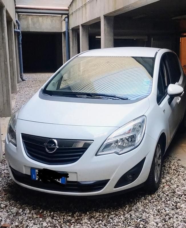 Usata Opel Meriva 75 CV (55 kW) 2011 Bianco Monovolume