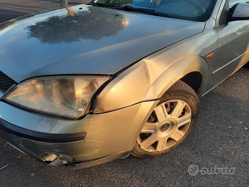 Usata Ford Mondeo 2001 Grigio Station wagon
