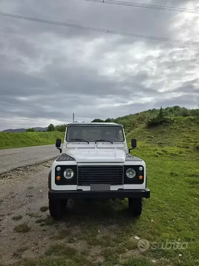 Usata Land Rover Defender 86 CV (63 kW) 1989 Bianco SUV