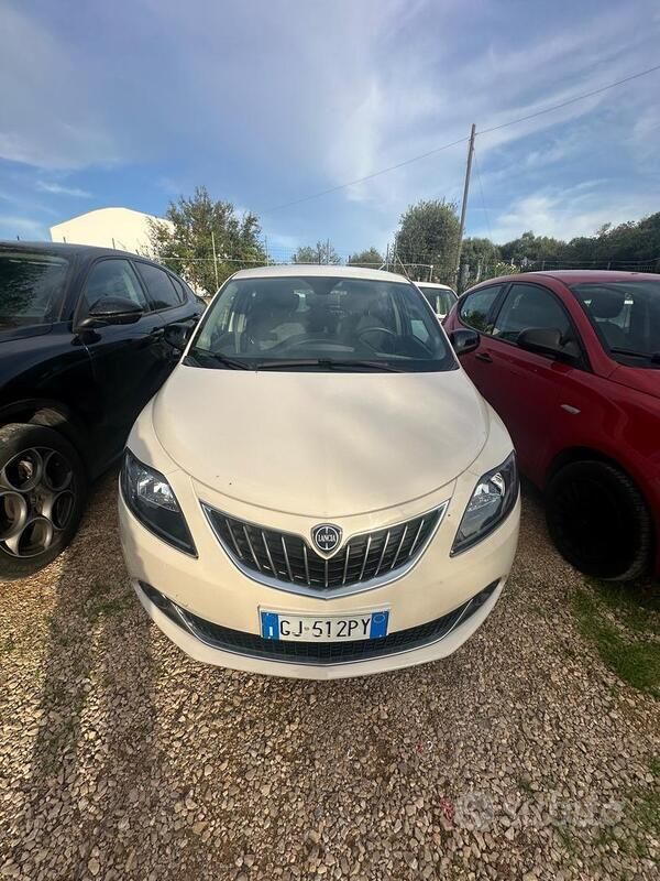 Usata Lancia Ypsilon Silver 70 CV (51 kW) 2022 Beige Utilitaria