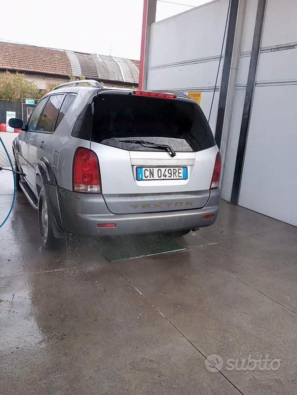 Usata SsangYong Rexton 165 CV (121 kW) 2004 Grigio SUV