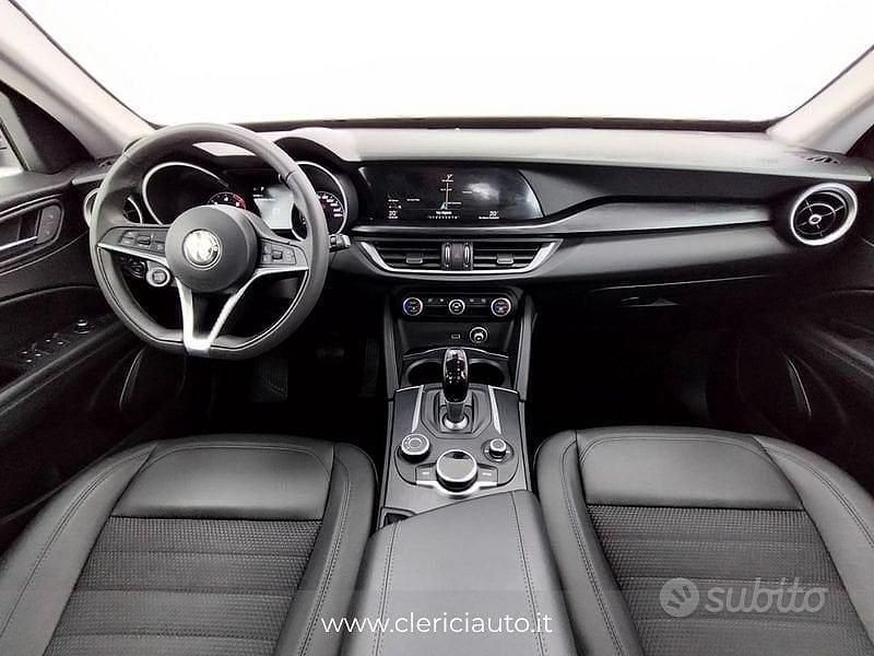 Usata Alfa Romeo Stelvio Executive 210 CV (154 kW) 2018 Blu SUV