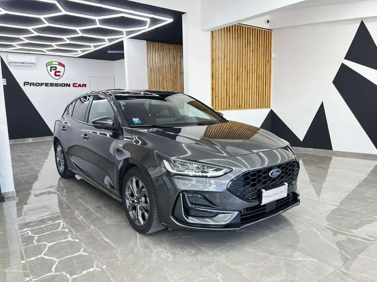 Begagnad Ford Focus ST-Line 117 HK (86 kW) 2024 Grå Sedan
