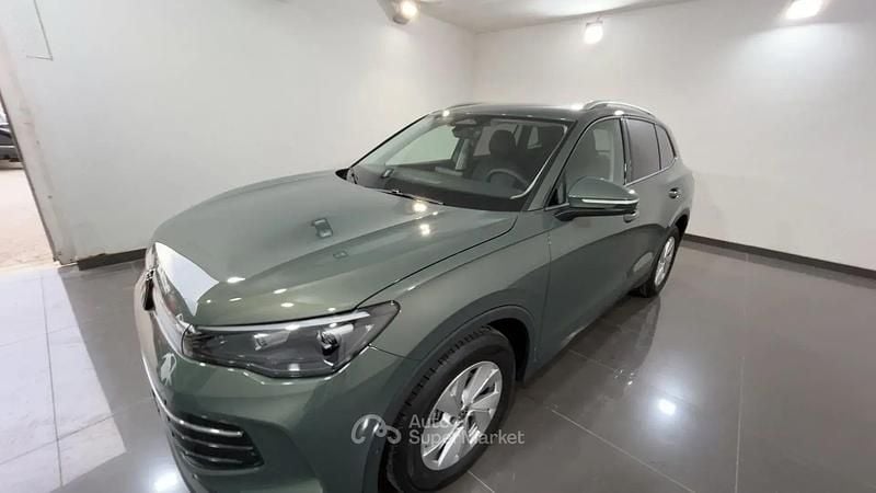 Nuova VW Tiguan Edition 131 CV (96 kW) 2026 Verde SUV