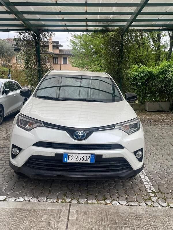 Usata Toyota RAV4 Hybrid 2018 Bianco SUV