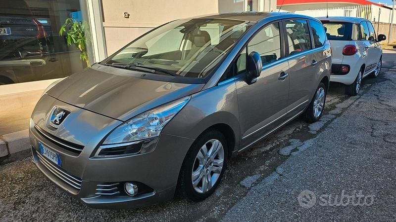 Usata Peugeot 5008 Family 112 CV (82 kW) 2011 Marrone Monovolume