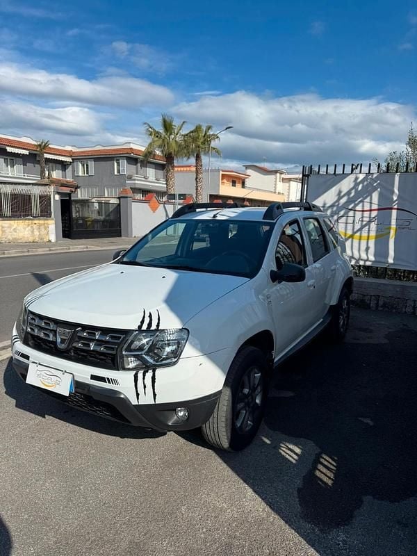Usata Dacia Duster Lauréate 104 CV (76 kW) 2015 Bianco SUV