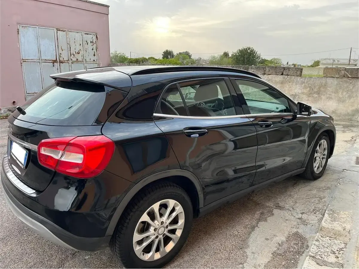 Usata Mercedes GLA180 Executive 109 CV (80 kW) 2017 Nero SUV