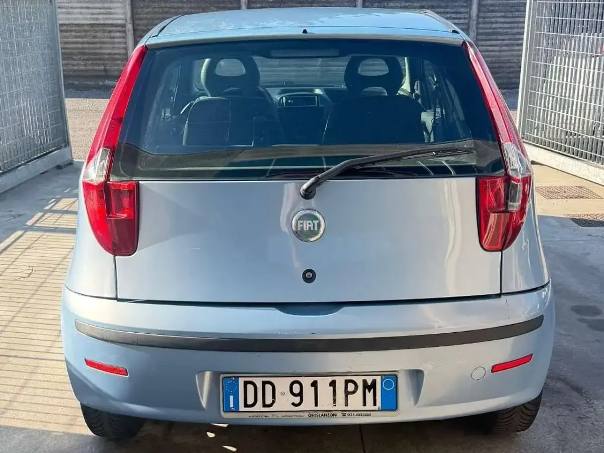 Usata Fiat Punto Dynamic 60 CV (44 kW) 2006 Blu/azzurro Utilitaria