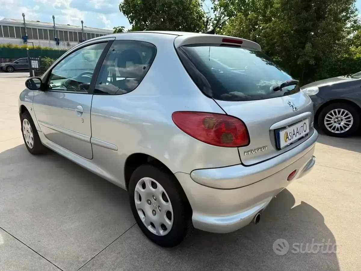 Begagnad Peugeot 206 75 HK (55 kW) 2006 Grå Sedan