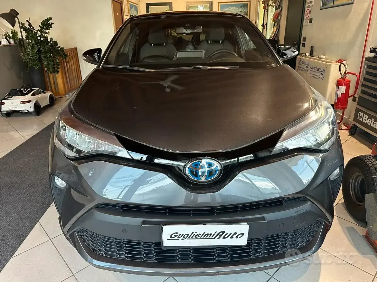 Usata Toyota C-HR Trend 152 CV (111 kW) 2020 Grigio SUV