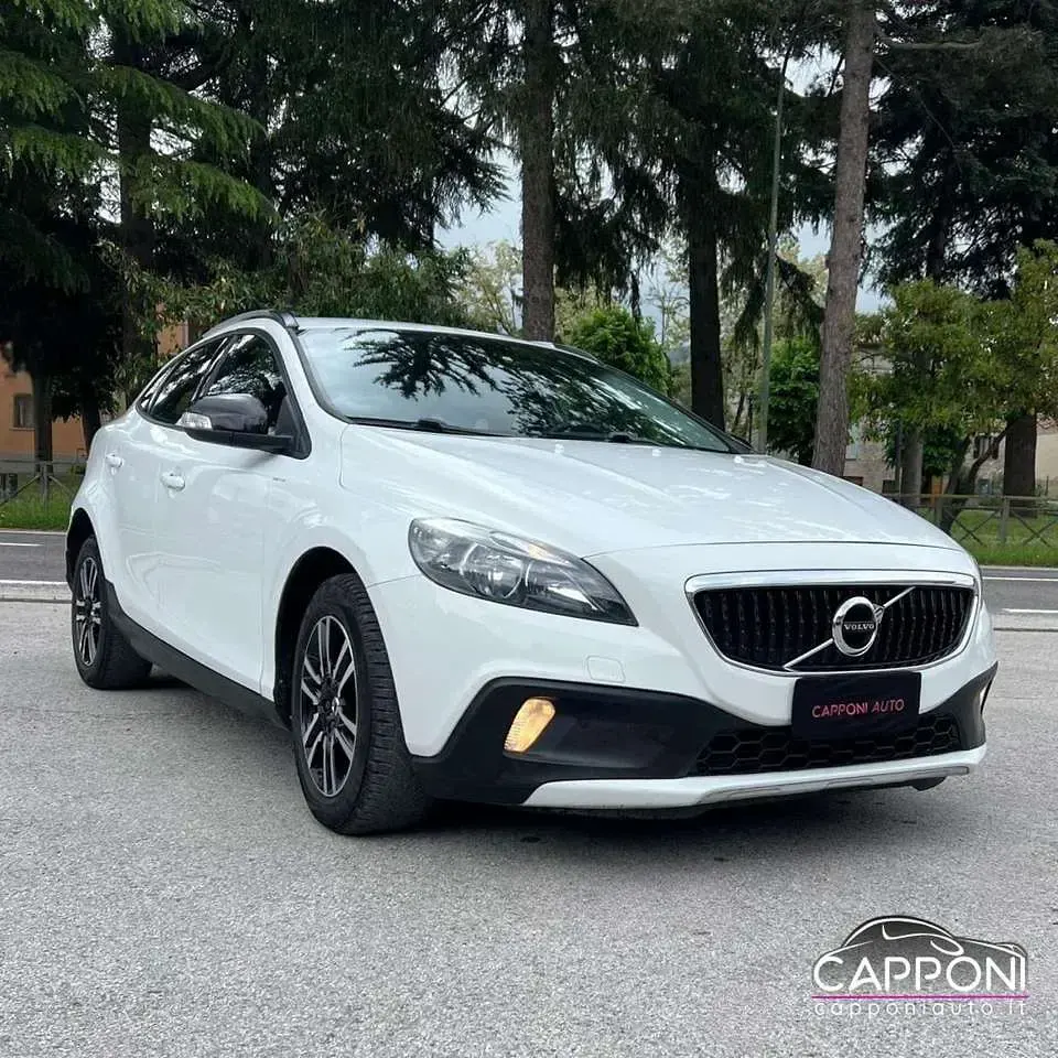 Usata Volvo V40 CC 120 CV (88 kW) 2018 Bianco Station wagon