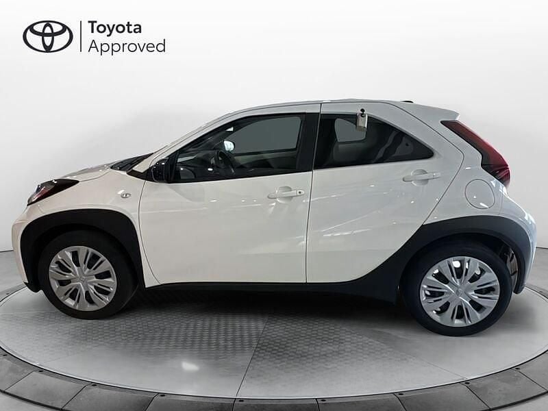 Begagnad Toyota Aygo X Active 72 HK (52 kW) 2023 Vit SUV