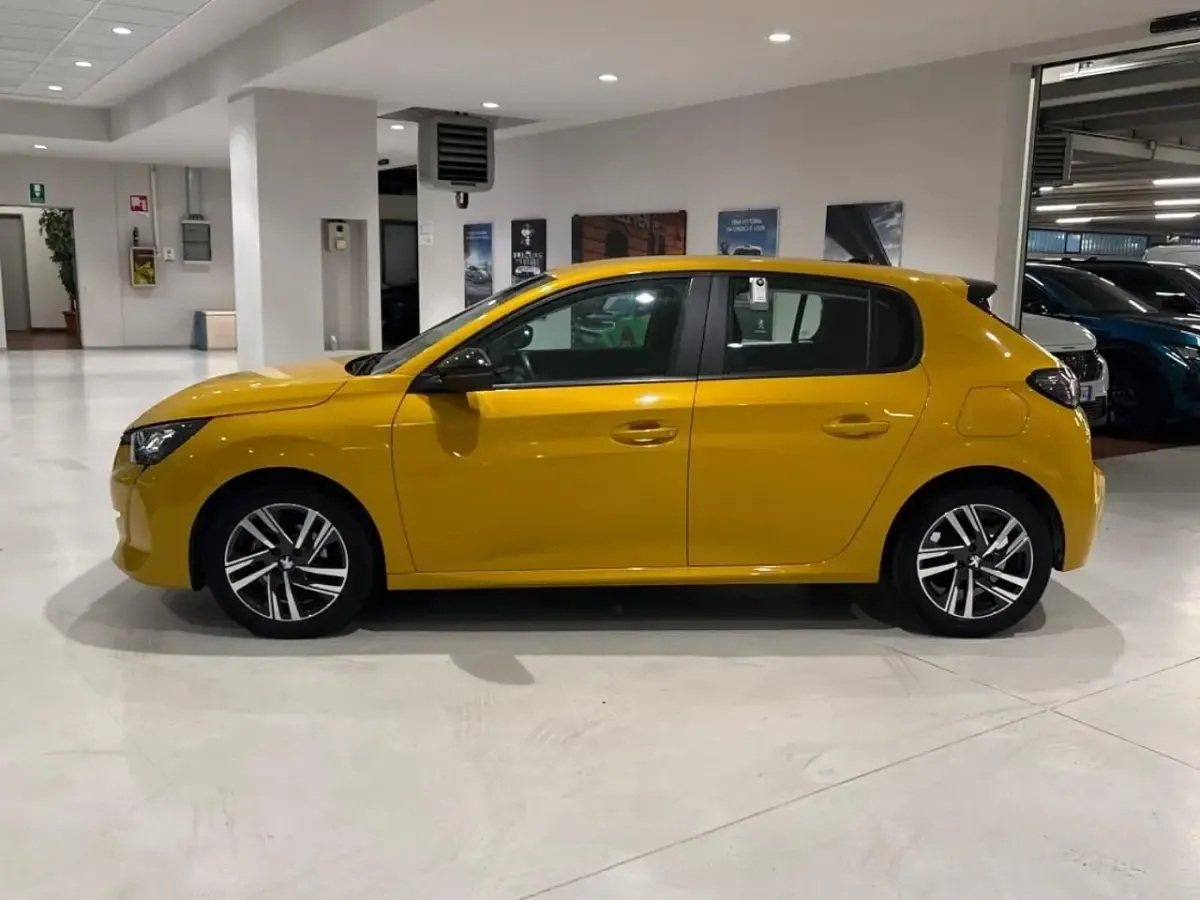 Usata Peugeot 208 Active 75 CV (55 kW) 2023 Giallo Utilitaria