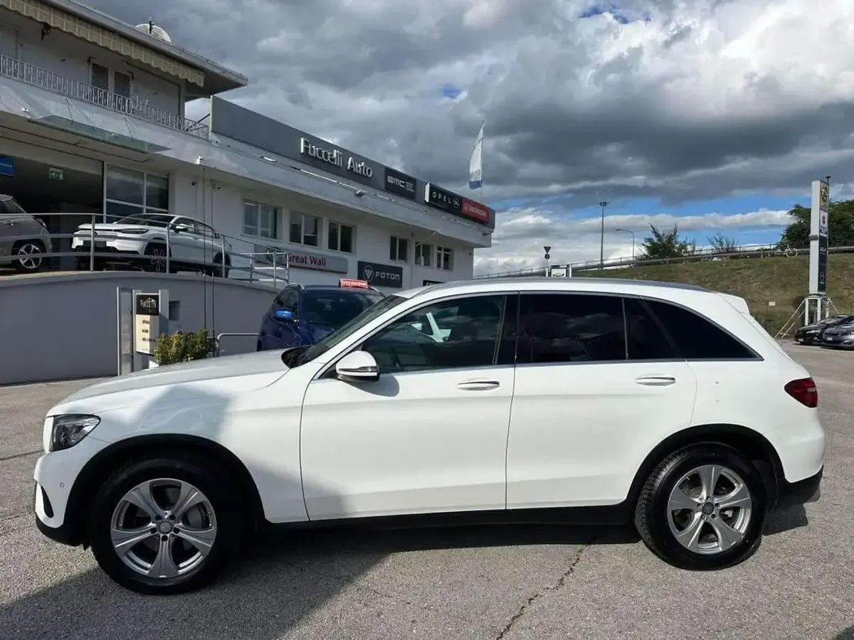 Usata Mercedes GLC250 204 CV (150 kW) 2016 Bianco SUV