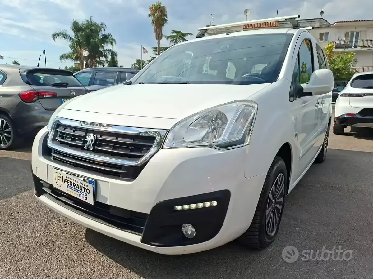 Usata Peugeot Partner Tepee Style 120 CV (88 kW) 2015 Bianco Monovolume